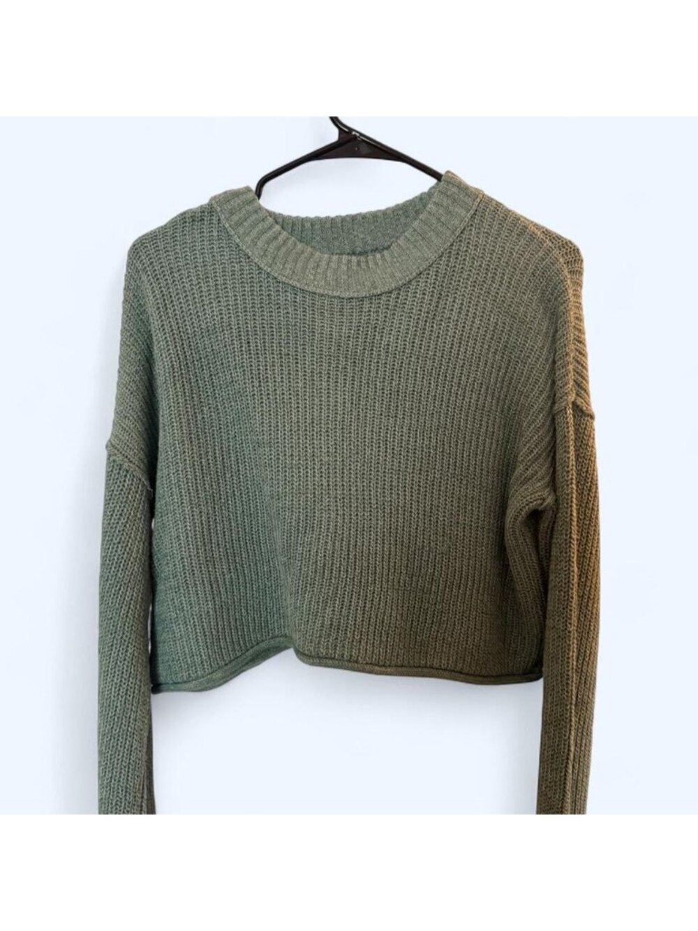 Wild Fable green cropped sweater in size L #cropped #knit